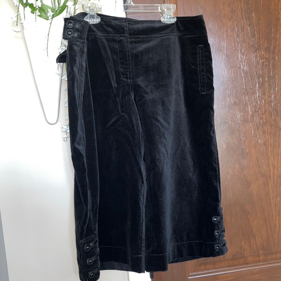 LOFT Pants - 2/$20 Loft Size 14 Black Velvet Gaucho Pants EUC